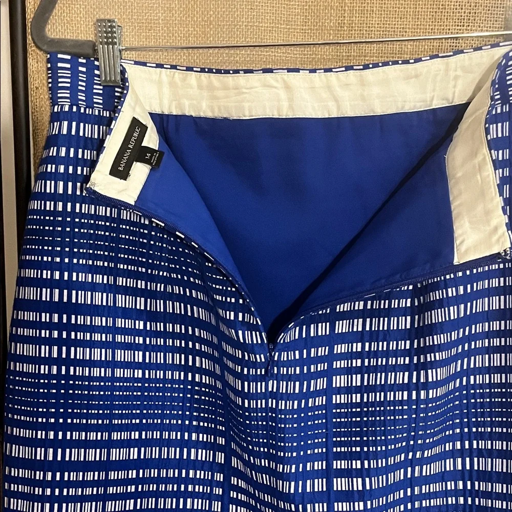 Banana Republic Navy and White Pencil Skirt - Picture 4 of 4